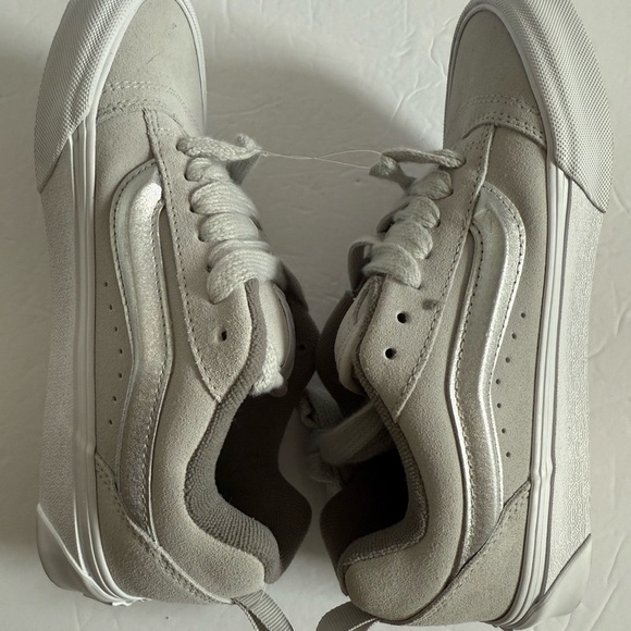 Vans Gray and White Sneakers Classic Low-Top Design men 6.5 women 8 - Picture 9 of 11